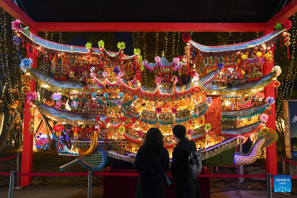 31st Zigong Int'l Dinosaur Lantern Show kicks off