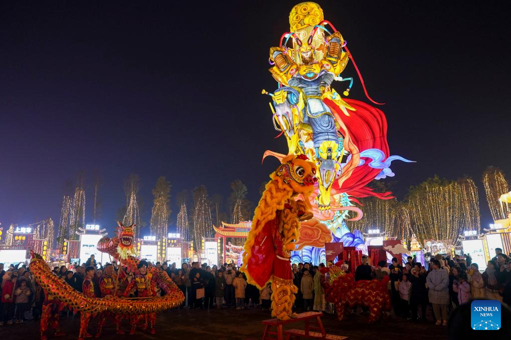 31st Zigong Int'l Dinosaur Lantern Show kicks off