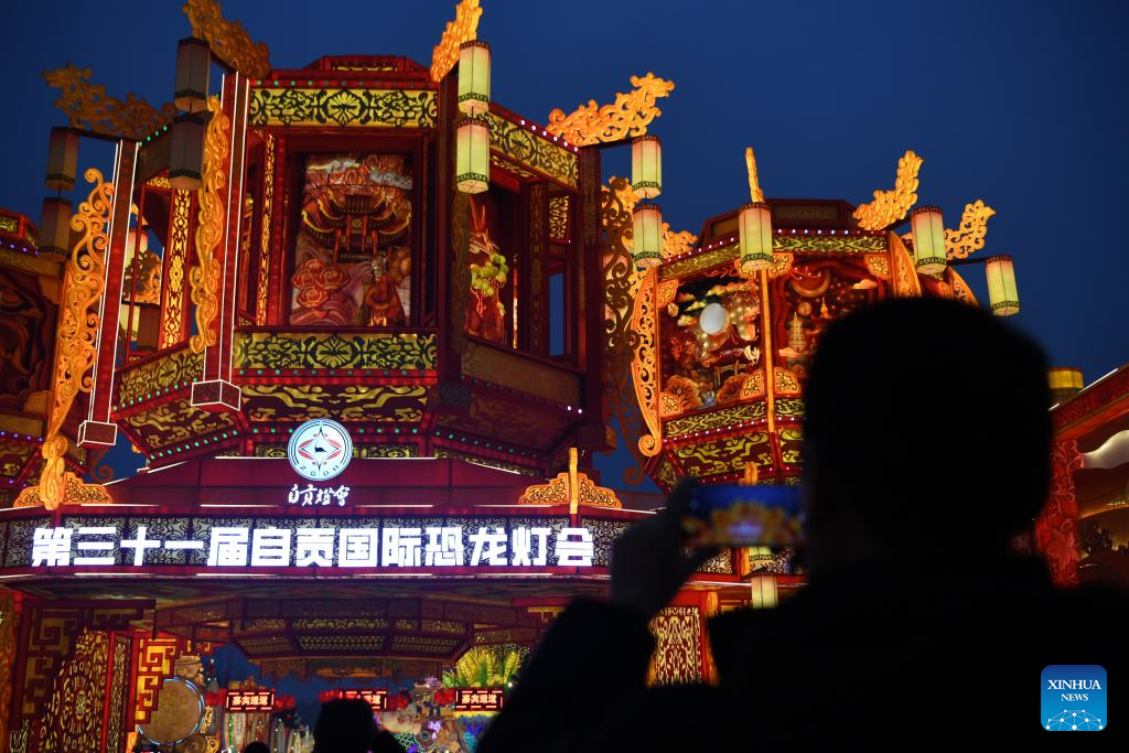 31st Zigong Int'l Dinosaur Lantern Show kicks off