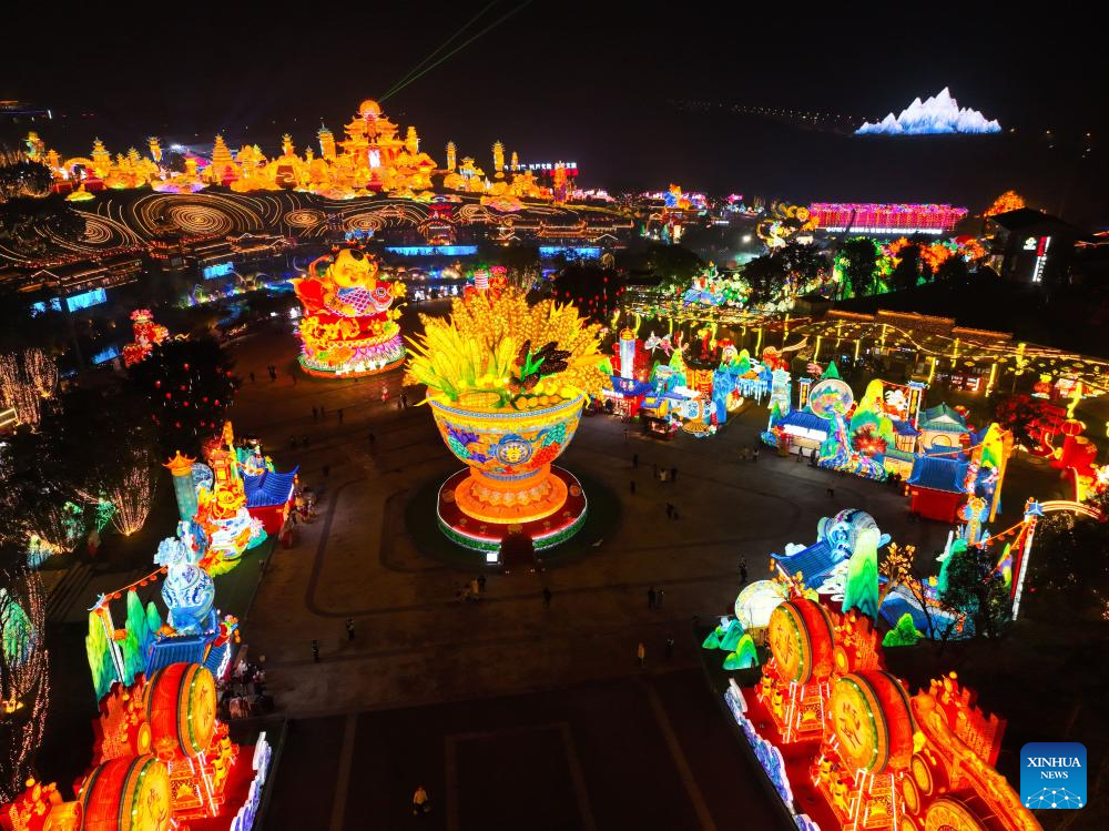 31st Zigong Int'l Dinosaur Lantern Show kicks off