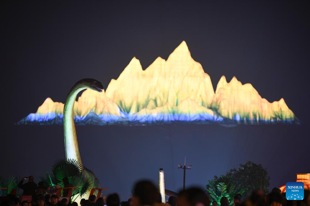 31st Zigong Int'l Dinosaur Lantern Show kicks off