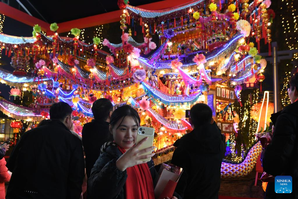 31st Zigong Int'l Dinosaur Lantern Show kicks off