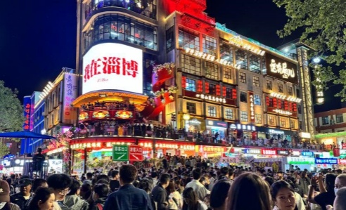 从烧烤到沉浸式影院，多元消费场景为中国消费市场带来新的活力_副本.jpg