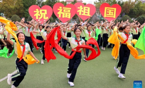 各地举办丰富活动庆祝即将到来的国庆节_副本.jpg
