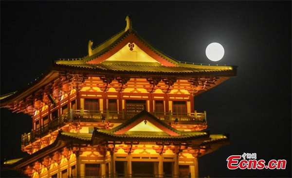Full moon shines on night of Mid-Autumn Festival across China