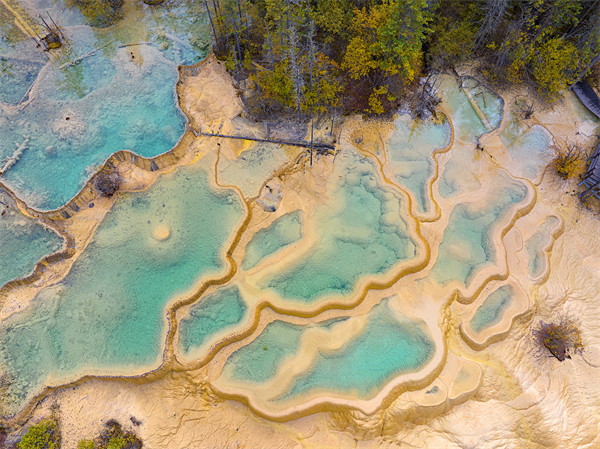 the-fairy-pool-a-sea-of-inlaid-jade-in-the-mountains